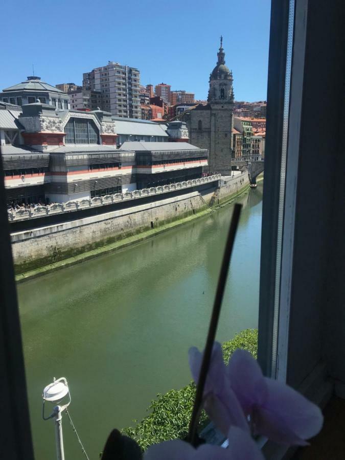 Old Town & River Bilbao Bagian luar foto