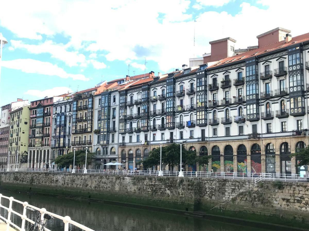 Old Town & River Bilbao Bagian luar foto